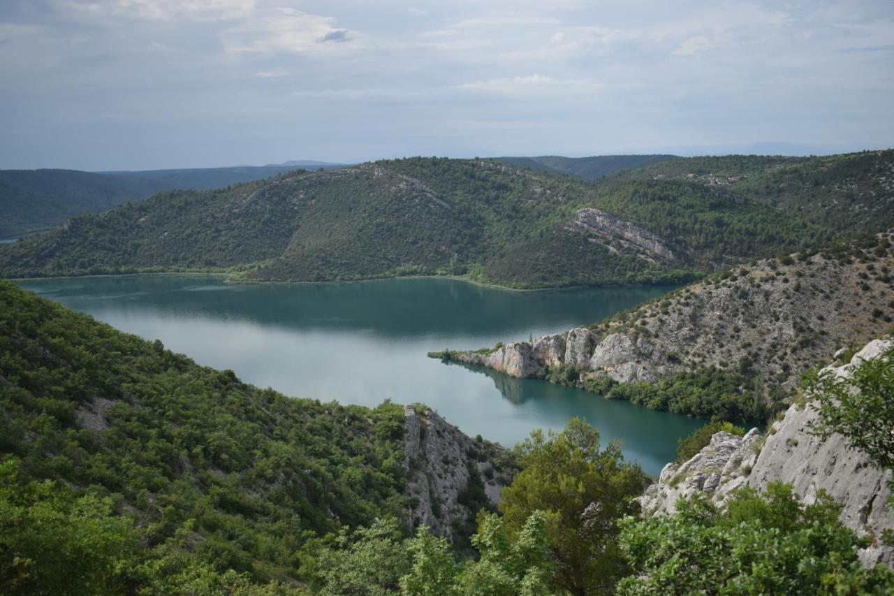 Matanovi Dvori-Krka National Park Hotel โลโซวาซ ภายนอก รูปภาพ