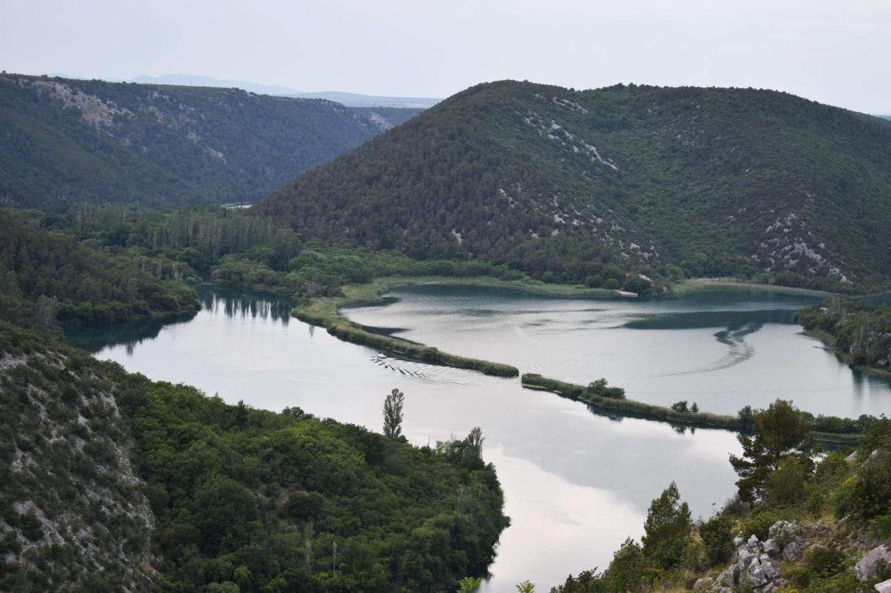 Matanovi Dvori-Krka National Park Hotel โลโซวาซ ภายนอก รูปภาพ