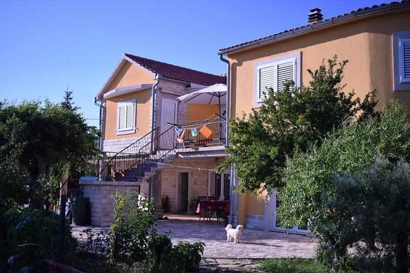 Matanovi Dvori-Krka National Park Hotel โลโซวาซ ภายนอก รูปภาพ